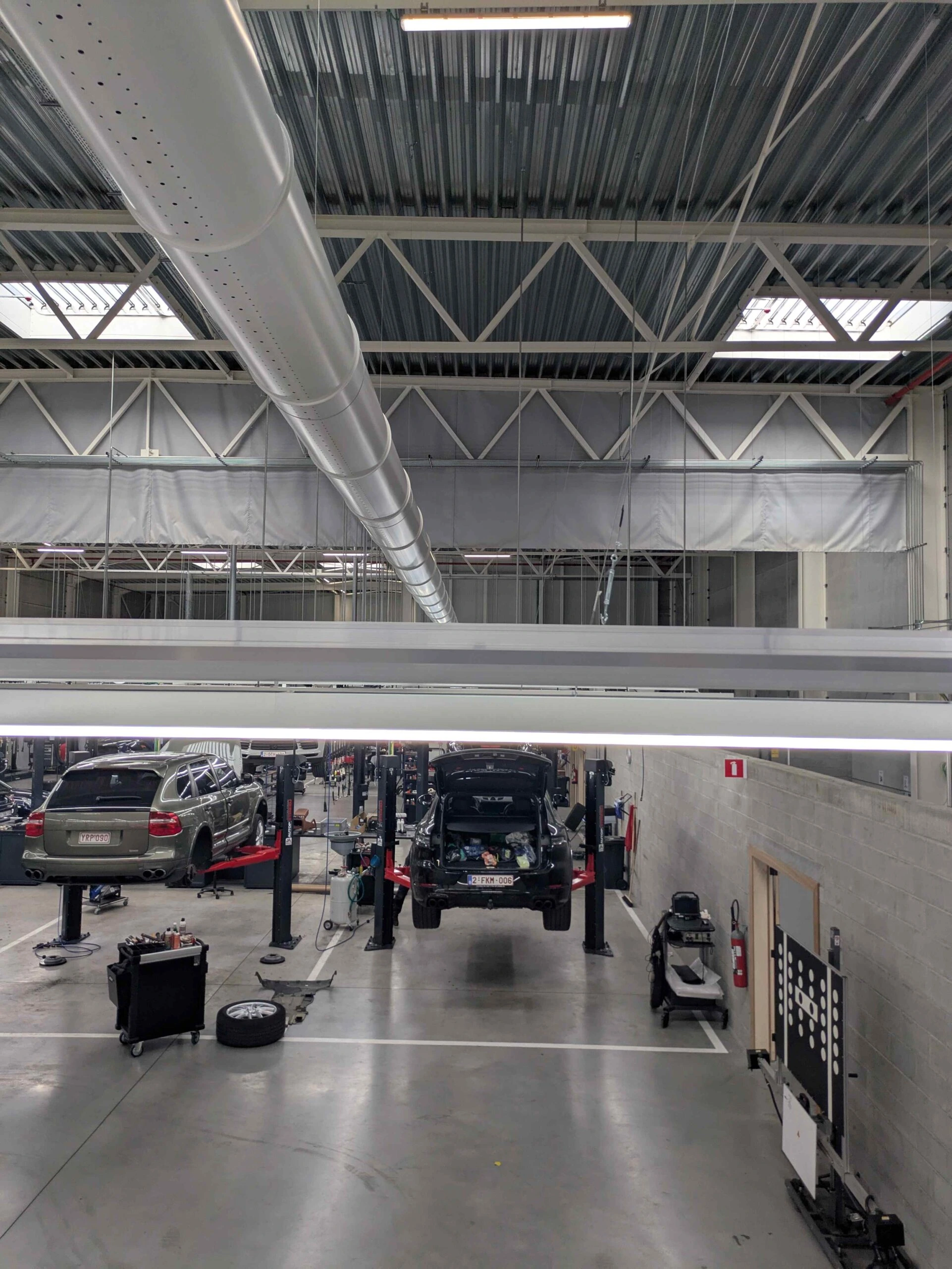 Système de ventilation CVC au Porsche Center Louvain-la-Neuve